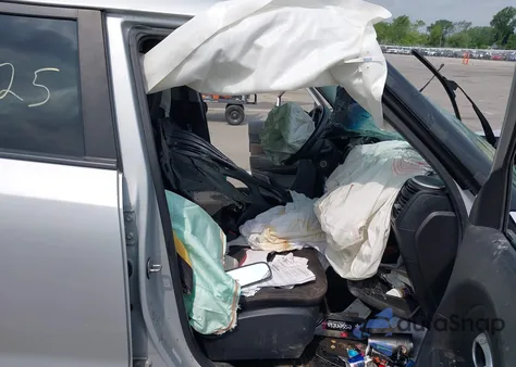 2015 Kia Soul z USA, uszkodzony, nr VIN KNDJN2A21F7803305